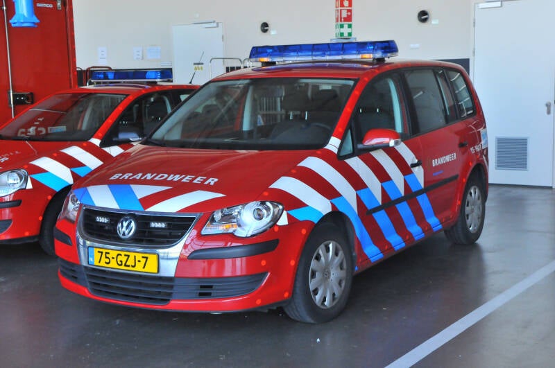 Kenteken: 75-GZJ-7 Roepnummer: 15-9307 Type voertuig: DA Merk &amp; Type: Volkswagen Touran 1,9TDi Opbouw: Bouwjaar: 2008 In dienst: 2008 Uit dienst: 2016 Standplaats: Regionaal inzetbaar