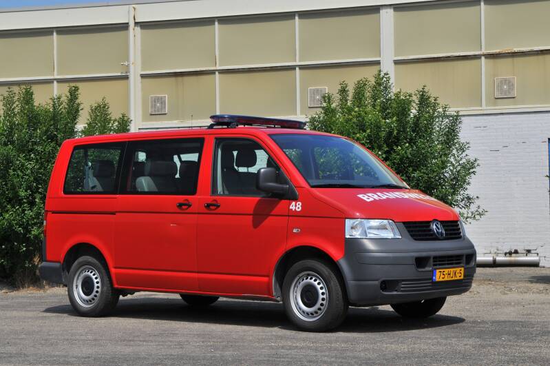 Kenteken: 75-HJK-5 Roepnummer: 48 Type voertuig: DB-K Merk &amp; Type: Volkswagen Transporter T5-Kombi Opbouw: Bouwjaar: 2009 In dienst: 2009 Uit dienst: Standplaats: Rotterdam-Botlek