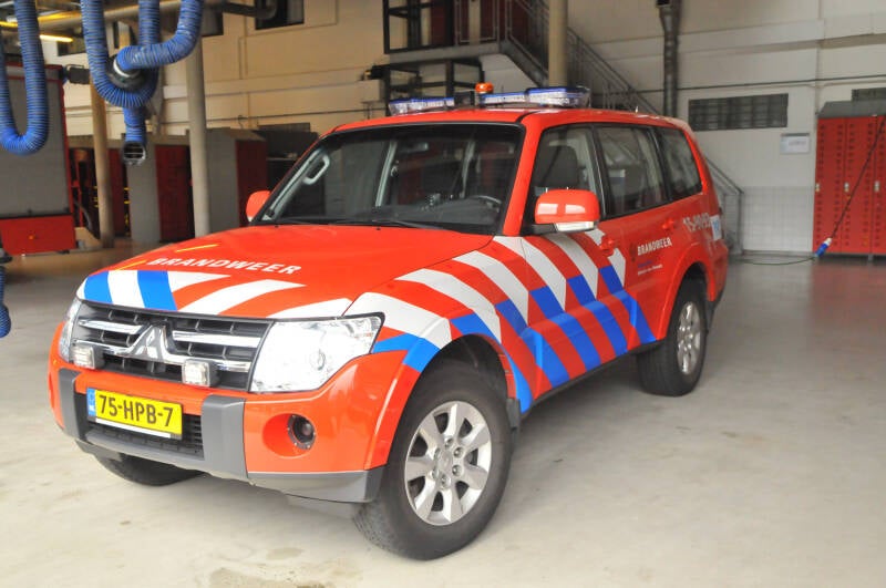 Kenteken: 75-HPB-7 Roepnummer: 15-9093 > 15-9593 Type voertuig: DA-OVD Merk &amp; Type: Mitsubishi Pajero 3,2TDi Opbouw: Bouwjaar: 2010 In dienst: 2010 Uit dienst: 2018 Standplaats: den Haag - Loosduinen