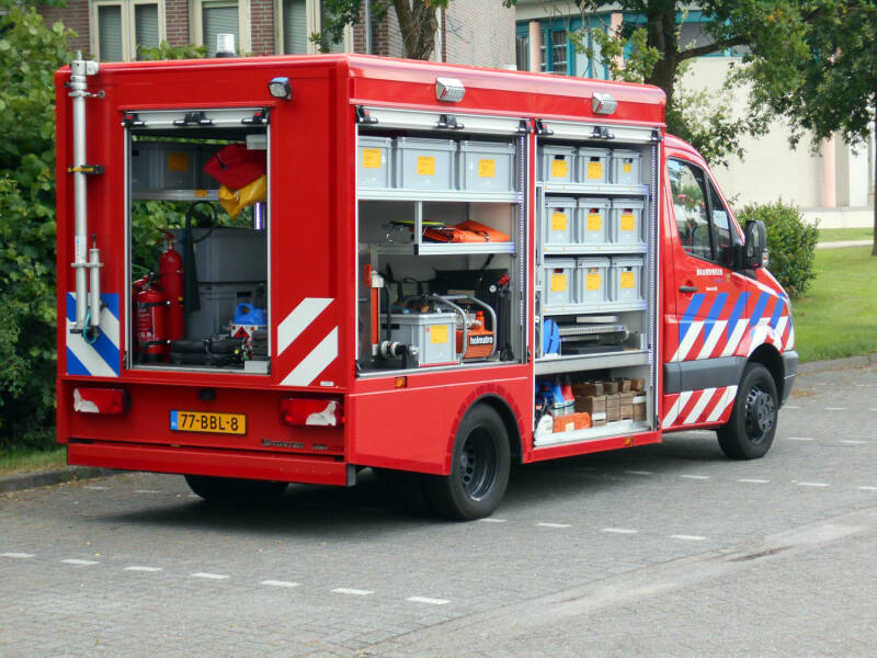 Kenteken: 77-BBL-8 Roepnummer: 04-1271 Type voertuig: HV-2 Merk &amp; Type: Mercedes Benz 516 BleuTEC[Sprinter] Opbouw: DRV Bouwjaar: 2013 In dienst: 2013 Uit dienst: