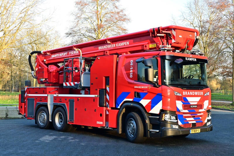 Kenteken: 77-BSP-3 Roepnummer: 04-1450 Type voertuig: HW-32 Merk &amp; Type: Scania P320(6x2/4) Opbouw: Kenbri-Rosenbauer Bouwjaar: 2022 In dienst: 2022 Uit dienst: