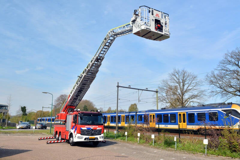 Kenteken: 77-BTT-5 Roepnummer: 09-8152 Type voertuig: AL-K30 Merk &amp; Type: Mercedes Benz 1630F46(6x2)[Atego] Opbouw: Hilton-Magirus Bouwjaar: 2023 In dienst: 2023 Uit dienst: 2023. Naar Amersfoort.