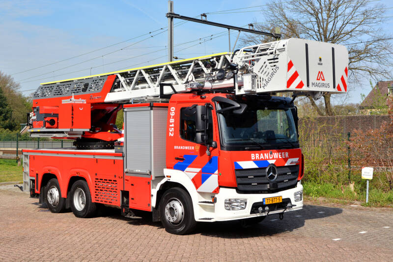 Kenteken: 77-BTT-5 Roepnummer: 09-8152 Type voertuig: AL-K30 Merk &amp; Type: Mercedes Benz 1630F46(6x2)[Atego] Opbouw: Hilton-Magirus Bouwjaar: 2023 In dienst: 2023 Uit dienst: 2023. Naar Amersfoort.