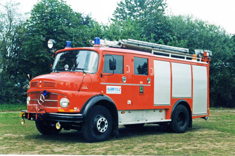 Kenteken: 79-80-HB Roepnummer: 40-634  Type voertuig: TS7 LD2800 HD280 T1500 Merk &amp; Type: Mercedes Benz LF1113/36 Opbouw: den Hartog-Ziegler Bouwjaar: 1975 In dienst: 1975 Uit dienst: 1999