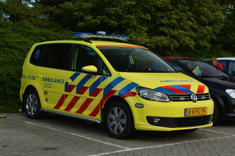 Kenteken 8-KPG-79 Roepnummer 25-382 