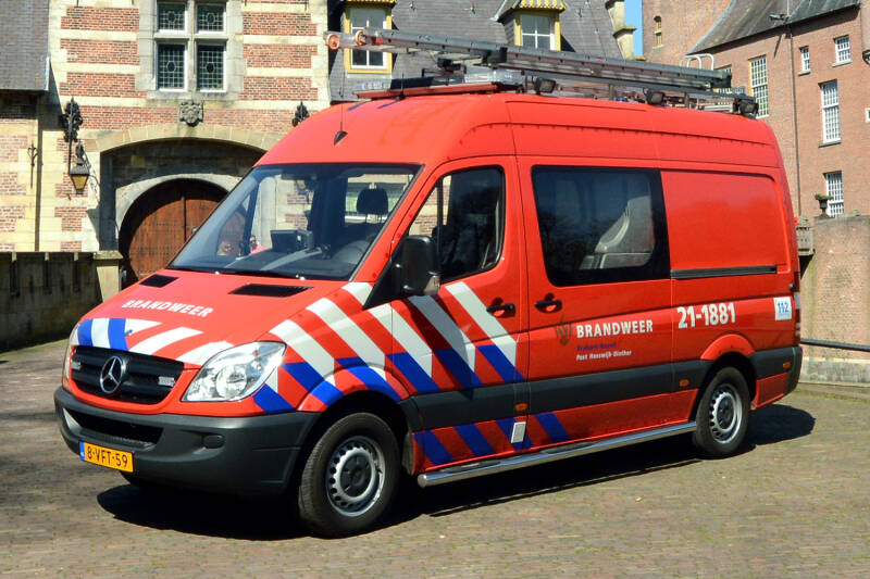 Kenteken: 8-VFT-59 Roepnummer: 80-513 > 21-1881 Type voertuig: PM6 Merk &amp; Type: Mercedes Benz 316CDi37[Sprinter] Opbouw: Mucar Bouwjaar: 2010 In dienst: 2010 Uit dienst: 2016.  Naar brandweer Boxmeer.