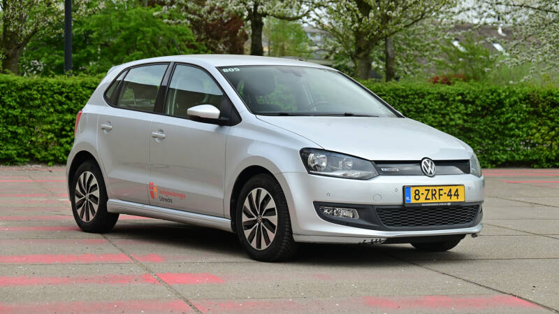 Kenteken: 8-ZRF-44 Roepnummer: 2001 Type voertuig: DA Merk &amp; Type: Volkswagen Polo 1,4TDi Opbouw: Bouwjaar: 2015 In dienst: 2015 Uit dienst: Standplaats: Regionaal inzetbaar . Standplaats: Leidsche Rijn.