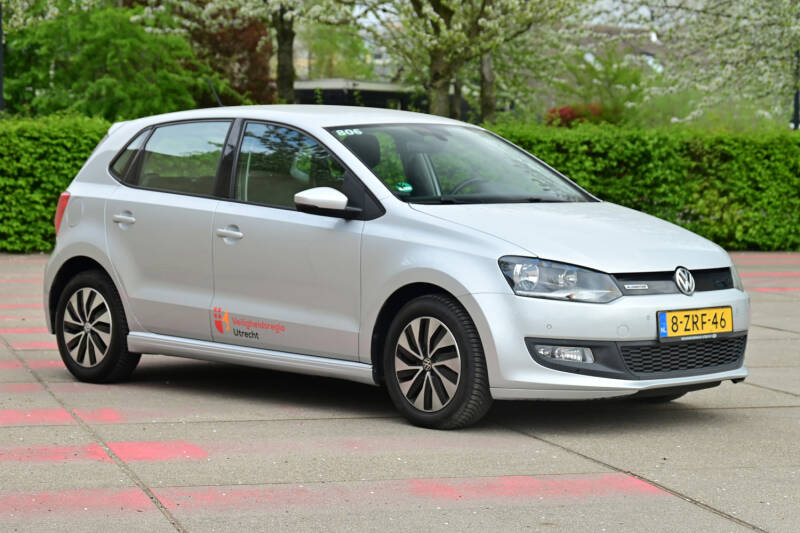 Kenteken: 8-ZRF-46 Roepnummer: 2002 Type voertuig: DA Merk &amp; Type: Volkswagen Polo 1,4TDi Opbouw: Bouwjaar: 2015 In dienst: 2015 Uit dienst: Standplaats: Leidsche Rijjn. Regionaal inzetbaar