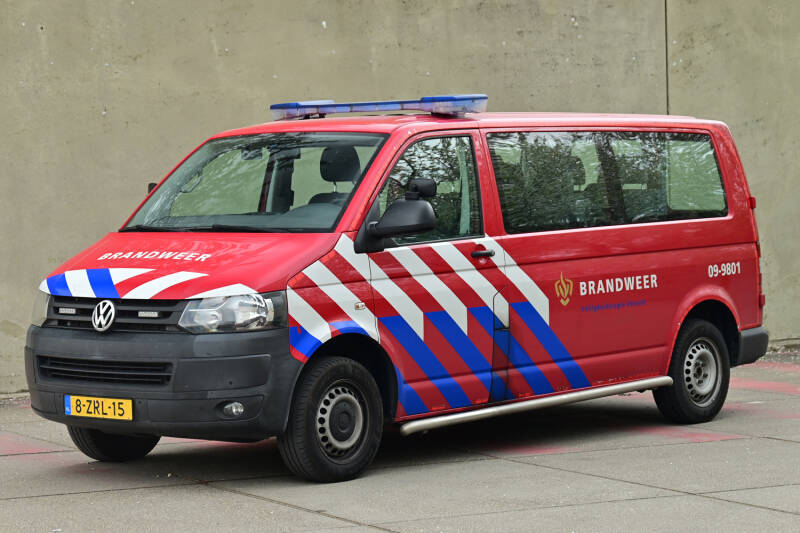 Kenteken: 8-ZRL-15 Roepnummer: 09-9801 Type voertuig: DB Merk &amp; Type: Volkswagen Transporter T5-Kombi 2,0D Opbouw: Bouwjaar: 2015 In dienst: 2020 Uit dienst: Standplaats: Utrecht - Leidsche Rijn. Dubbele bediening tbv rijopleiding. Afkomstig van Zeist.