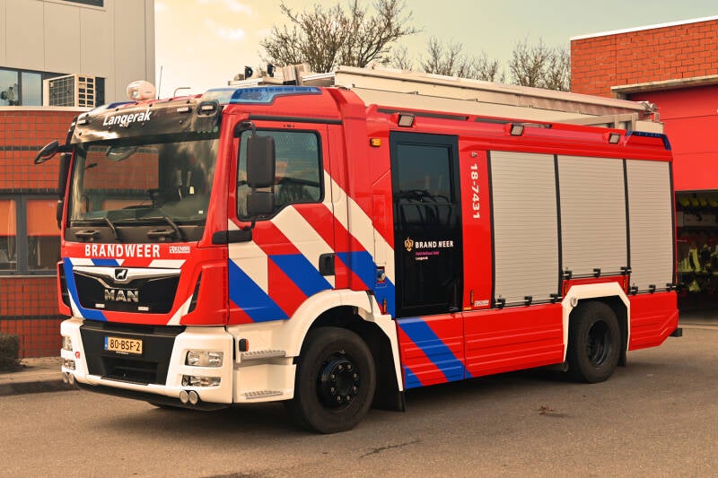 Kenteken: 80-BSF-2 Roepnummer: 18-7431 Type voertuig: TS7 LD3000 HD250 T3000 Merk &amp; Type: MAN 15.290BF[TGM] Opbouw: Kenbri-Rosenbauer Bouwjaar: 2021 In dienst: 2021 Uit dienst: