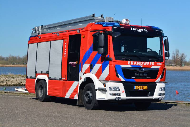 Kenteken: 80-BSF-2 Roepnummer: 18-7431 Type voertuig: TS7 LD3000 HD250 T3000 Merk &amp; Type: MAN 15.290BF[TGM] Opbouw: Kenbri-Rosenbauer Bouwjaar: 2021 In dienst: 2021 Uit dienst: