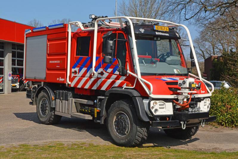 Kenteken: 83-BLF-6 Roepnummer: 09-0744 Type voertuig: TS5TNB LD3200 T3000/500 Merk &amp; Type: Mercedes Benz U530L39[Unimog] Opbouw: Ziegler Brandweertechniek Bouwjaar: 2017 In dienst: 2018 Uit dienst: