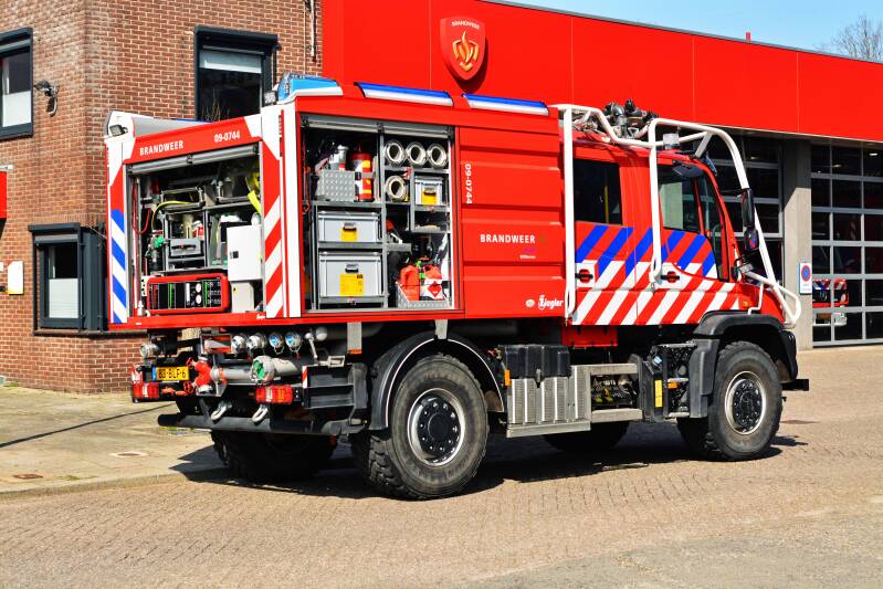 Kenteken: 83-BLF-6 Roepnummer: 09-0744 Type voertuig: TS5TNB LD3200 T3000/500 Merk &amp; Type: Mercedes Benz U530L39[Unimog] Opbouw: Ziegler Brandweertechniek Bouwjaar: 2017 In dienst: 2018 Uit dienst: