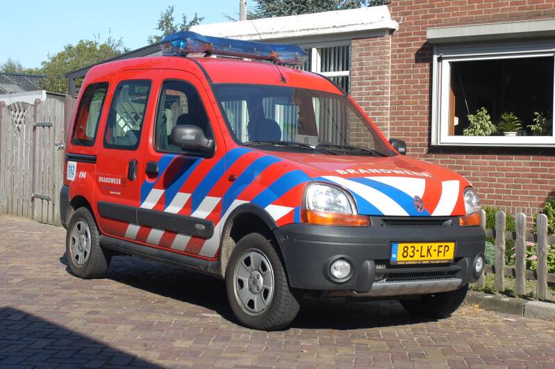 Kenteken: 83-LK-FP Roepnummer: 894 Type voertuig: DAT-OVD Merk &amp; Type: Renault Kango 1.9DCi(4x4) Opbouw: Bouwjaar: 2003 In dienst: 2003 Uit dienst: 2016.  Naar Deurne, korps Neerkant