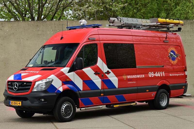 Kenteken: 85-BHJ-4 Roepnummer: 09-4411 Type voertuig: WO Merk &amp; Type: Mercedes Benz 516CDi43(4x4)[Sprinter] Opbouw: Visser Bouwjaar: 2016 In dienst: 2019 Uit dienst: Standplaats: Utrecht - Leidsche Rijn. Overgenomen van brandweer Hengelo Ov.
