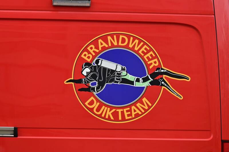 Kenteken: 85-BHJ-4 Roepnummer: 09-4411 Type voertuig: WO Merk &amp; Type: Mercedes Benz 516CDi43(4x4)[Sprinter] Opbouw: Visser Bouwjaar: 2016 In dienst: 2019 Uit dienst: Standplaats: Utrecht - Leidsche Rijn. Overgenomen van brandweer Hengelo Ov.