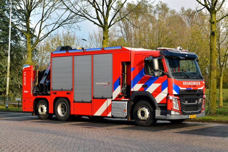 Kenteken: 86-BPP-3 Roepnummer: 12-4270 Type voertuig: HV-KR Merk &amp; Type: Volvo FM380(6x2) Opbouw: Ziegler Brandweertechniek-Hiab Bouwjaar: 2020 In dienst: 2021 Uit dienst: