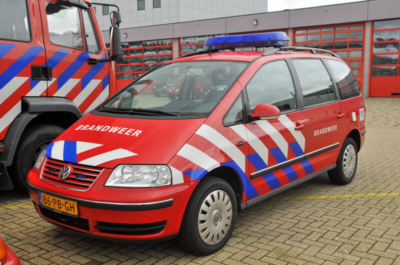 Kenteken: 86-PB-GH Roepnummer: 70-695 Type voertuig: DA Merk &amp; Type: Volkswagen Sharan TDi Opbouw: Bouwjaar: 2004 In dienst: 2004 Uit dienst: 2009