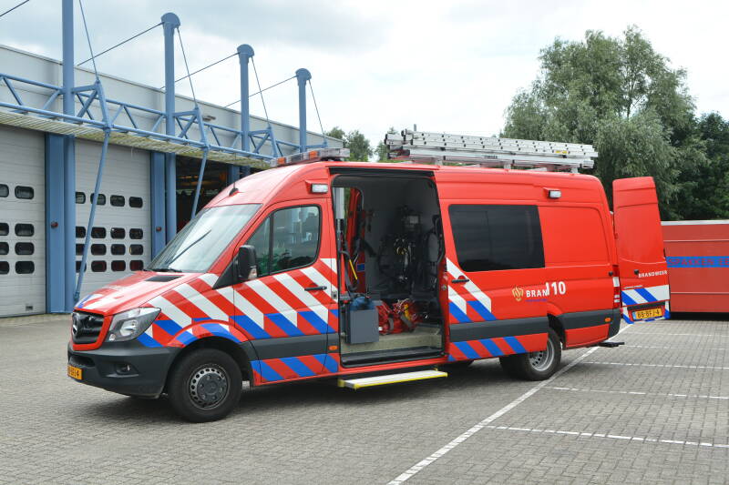 Kenteken: 88-BFJ-4 Roepnummer: 16-3110 Type voertuig: WO Merk &amp; Type: Mercedes Benz 516CDi[Sprinter] Opbouw: Visser Bouwjaar: 2014 In dienst: 2014 Uit dienst: