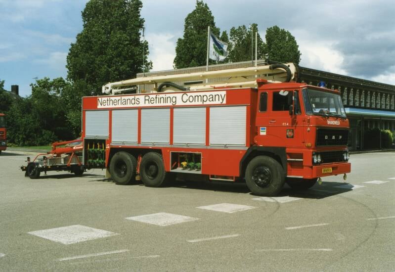 Kenteken: 89-41-VB Roepnummer: Type voertuig: AS2 LD5600 T-/4000 Merk &amp; Type: DAF FFS2800DKT434 Opbouw: Kronenburg Bouwjaar: 1977 In dienst: 1977 Uit dienst: 1997 Standplaats: Rotterdam-Pernis