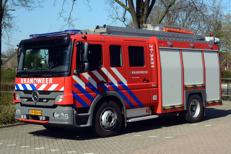 Kenteken: 89-BBN-4 Roepnummer: 21-3431 Type voertuig: TS8 LD3250 HD240 T1700 Merk &amp; Type: Mercedes Benz 1526F38[Atego] Opbouw: Touw-Godiva Bouwjaar: 2013 In dienst: 2013 Uit dienst: 2016. Naar 's Hertogenbosch, korps Rosmalen 