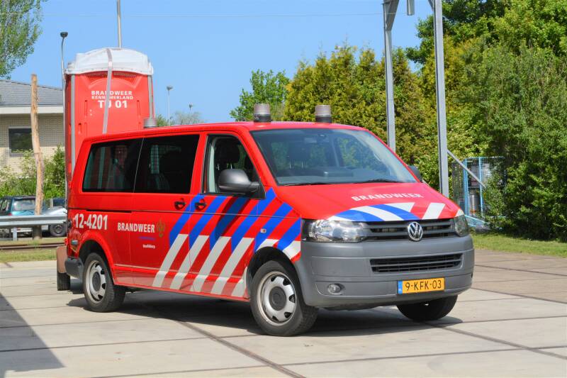 Kenteken: 9-KFK-03 Roepnummer: 12-4201 Type voertuig: DB-K Merk &amp; Type: Volkswagen Transporter T5-Kombi 1,9TDi Opbouw: Bouwjaar: 2013 In dienst: 2013 Uit dienst: