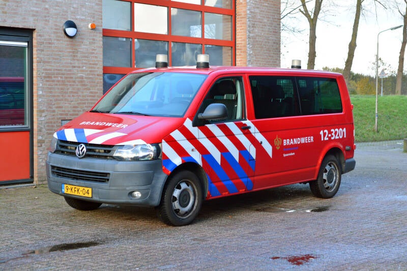 Kenteken: 9-KFK-04 Roepnummer: 12-3201 Type voertuig: DB-K Merk &amp; Type: Volkswagen Transporter T5-Kombi 2,0TDi Opbouw: Bouwjaar: 2013 In dienst: 2013 Uit dienst: