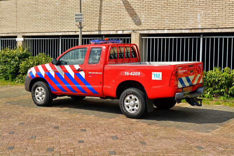 Kenteken: 9-VGG-26 Roepnummer: 374 &gt; 16-4209 Type voertuig: PM2 Merk &amp; Type: Toyota Hilux CX2,5D-PickUp Opbouw: Bouwjaar: 2010 In dienst: 2010