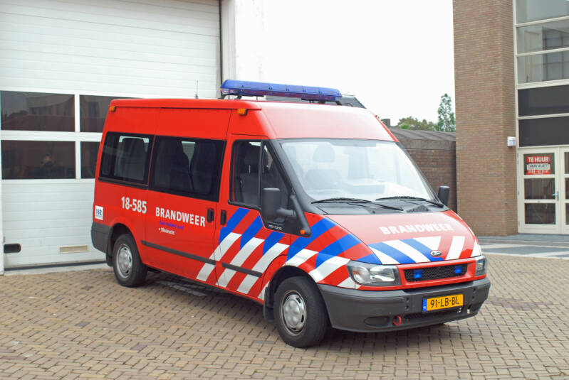 Kenteken: 91-LB-BL Roepnummer: 18-585 Type voertuig: DB Merk &amp; Type: Ford Transit 100T300TDi Opbouw: Bouwjaar: 2002 In dienst: 2002 Uit dienst: 2014. Opmerkingen: Naar regio tbv Brandveilig Leven