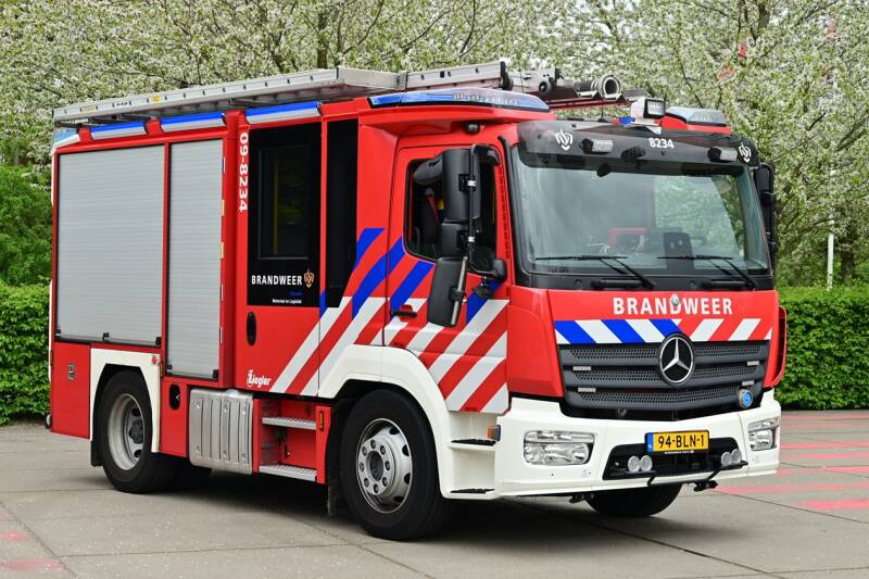 Kenteken: 94-BLN-1 Roepnummer: 09-8234 Type voertuig: TS6V LD3200 T1000 Merk &amp; Type: Mercedes Benz 1527F31[Atego] Opbouw: Ziegler Brandweertechniek Bouwjaar: 2018 In dienst: 2020 Uit dienst: 2026 Standplaats: Regionaal inzetbaar. 