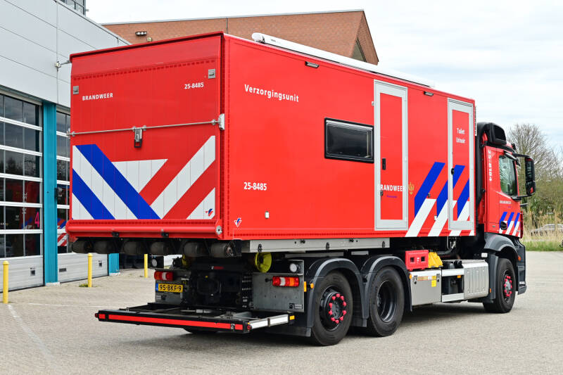 Kenteken: 95-BKF-9 Roepnummer: 25-8184 Type voertuig: HA Merk &amp; Type: Mercedes Benz 2842LENA565(6x4)[Antos] Opbouw: Multilift Bouwjaar: 2017 In dienst: 2017 Uit dienst: Standplaats: Lelystad.