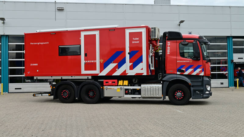 Kenteken: 95-BKF-9 Roepnummer: 25-8184 Type voertuig: HA Merk &amp; Type: Mercedes Benz 2842LENA565(6x4)[Antos] Opbouw: Multilift Bouwjaar: 2017 In dienst: 2017 Uit dienst: Standplaats: Lelystad.