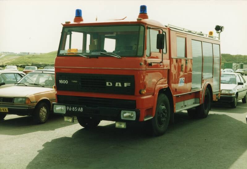 Kenteken: 96-85-AB Roepnummer: Type voertuig: TS10 LD2200 HD200 T1500/150 Merk &amp; Type: DAF FF1600DT360 Opbouw: Doeschot-Rosenbauer Bouwjaar: 1974 In dienst: 1988 Uit dienst: 1997. T.b.v. de jeugdbrandweer.