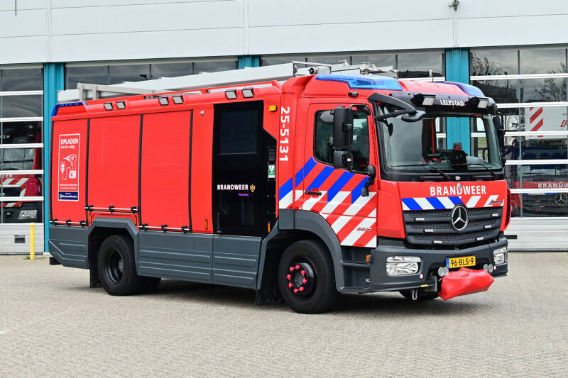 Kenteken: 96-BLS-9 Roepnummer: 25-5131 Type voertuig: TS6 LD3000 HD250 T2000 Merk &amp; Type: Mercedes Benz 1530F38[Atego] Opbouw: DRV-Rosenbauer Bouwjaar: 2019 In dienst: 2019 Uit dienst: