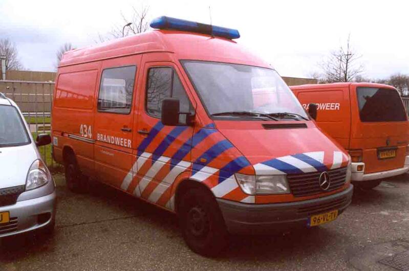 Kenteken: 96-VL-TV Roepnummer: (434) Type voertuig: PM. Merk &amp; Type: Mercedes Benz 310D.. [Sprinter] Opbouw: Bouwjaar: 2000 In dienst: 2000 Uit dienst: 2009
