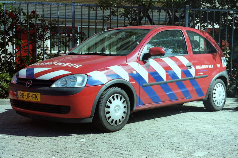 Kenteken: 98-JF-FK Roepnummer: 66-793 > 16-9395 Type voertuig: DA-CDT Merk &amp; Type: Opel Corsa C1,7D Opbouw: Bouwjaar: 2002 In dienst: 2002.Opmerkingen: t.b.v. clustercommandant 23  