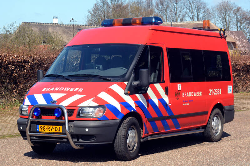 Kenteken: 98-RV-DJ Roepnummer: 777 > 21-2381 Type voertuig: DB-K Merk &amp; Type: Ford Transit 125T330 Tourneo 2,5D Opbouw: Bouwjaar: 2003 In dienst: 2005 Uit dienst: 2017