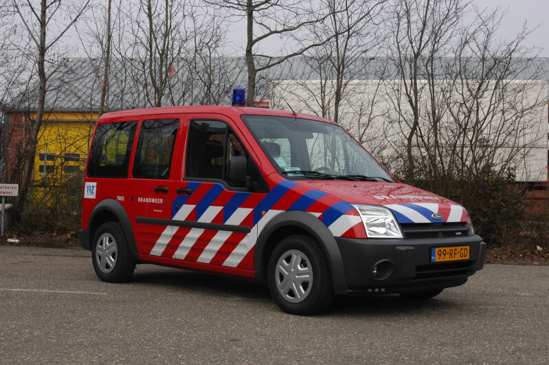 Kenteken: 99-RF-GD Roepnummer: 75-612 Type voertuig: DA Merk &amp; Type: Ford Tourneo Connect 1.8TD Opbouw: Bouwjaar: 2005 In dienst: 2005 Uit dienst: 2011 Standplaats: Terneuzen - Haarmanweg. Opmerkingen: Naar post Koegors (75-611>19-5611)