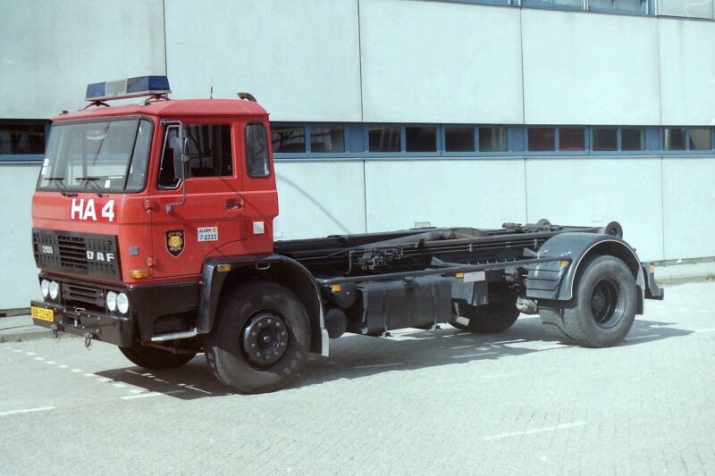 Kenteken: BB-22-HD Roepnummer: HA4 Type voertuig: HA Merk &amp; Type: DAF FA2105DH400 Opbouw: Leebur Bouwjaar: 1981 In dienst: 1992 Uit dienst: 2012 Standplaats: Pernis. Opmerkingen: Ombouw uit TW.