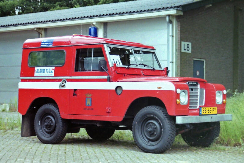 Kenteken: BB-63-PY Roepnummer: 681 Type voertuig: PM2 Merk &amp; Type: Landrover 88 MetalTop Opbouw: Motorkracht Bouwjaar: 1981 In dienst: 1981 Uit dienst: 2001. Opmerkingen: Verkocht aan particulier.