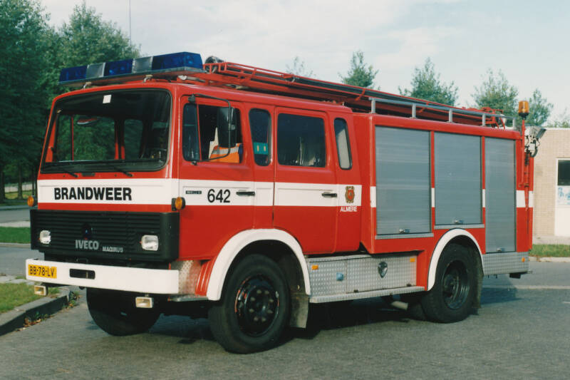 Kenteken: BB-78-LV Roepnummer: 96-642 Type voertuig: TS7 LD2800 HD300 T1500 Merk &amp; Type: Magirus Deutz 160M11FL Opbouw: Motorkracht-Magirus Bouwjaar: 1981 In dienst: 1981 Uit dienst: 2000 Standplaats: Almere-Stad Geëxporteerd naar: Cuba (Pinar de Rio) 
