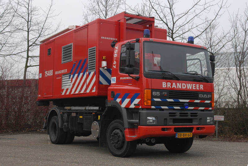 Kenteken: BB-BH-60 Roepnummer: 75-647 Type voertuig: HA Merk &amp; Type: DAF FAV65.210NC400 Opbouw: Leebur Bouwjaar: 1993 In dienst: 1993 Uit dienst: 2011. Opmerkingen: Regionaal BiZa voertuig. Naar Koegors.