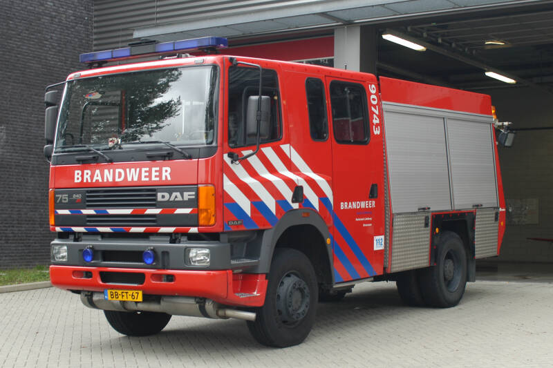 Kenteken: BB-FT-67 Roepnummer: 743 > 90-743 Type voertuig: TS8 LD3000 HD250 T1750 Merk &amp; Type: DAF FFV75.240RC365 Opbouw: Kronenburg-Rosenbauer Bouwjaar: 1994 In dienst: 1994 Uit dienst: 2013. Opmerkingen: Verkocht aan Veiligheids Trainingen Nederland.