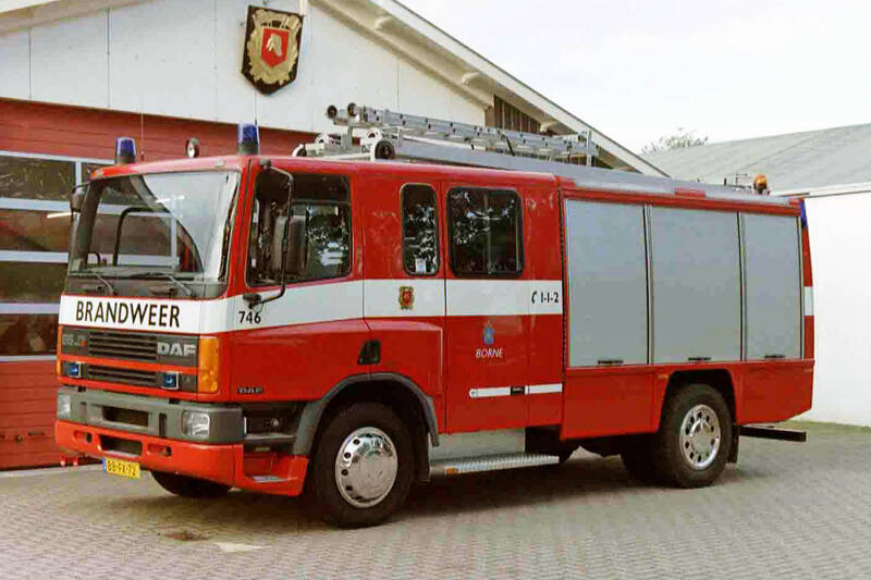 Kenteken: BB-FX-72 Roepnummer: 746 > 05-1331 Type voertuig: TS8 LD3000 HD250 T2000/150 Merk &amp; Type: DAF FF65.210NC380 Opbouw: Rosenbauer Bouwjaar: 1994 In dienst: 1994 Uit dienst: 2013. Opmerkingen: Naar regio - Vakbekwaamheid (05-9232)