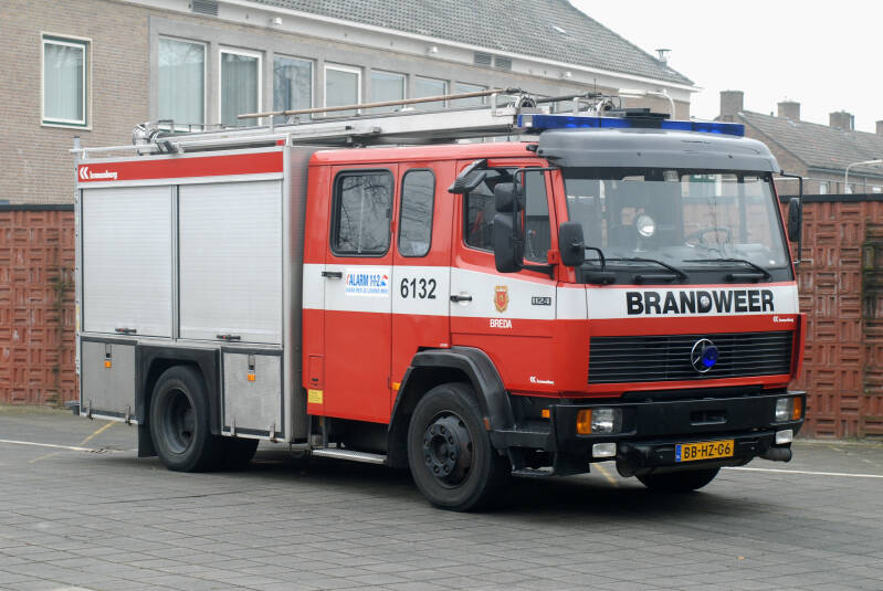 Kenteken: BB-HZ-06 Roepnummer: 632 > 6132 Type voertuig: TS7 LD3000 HD240 T1500 Merk &amp; Type: Mercedes Benz 1124F36[Ecol] Opbouw: Kronenburg Bouwjaar: 1994 In dienst: 1994 Uit dienst: 2009.  Geëxporteerd naar: Kroatië 
