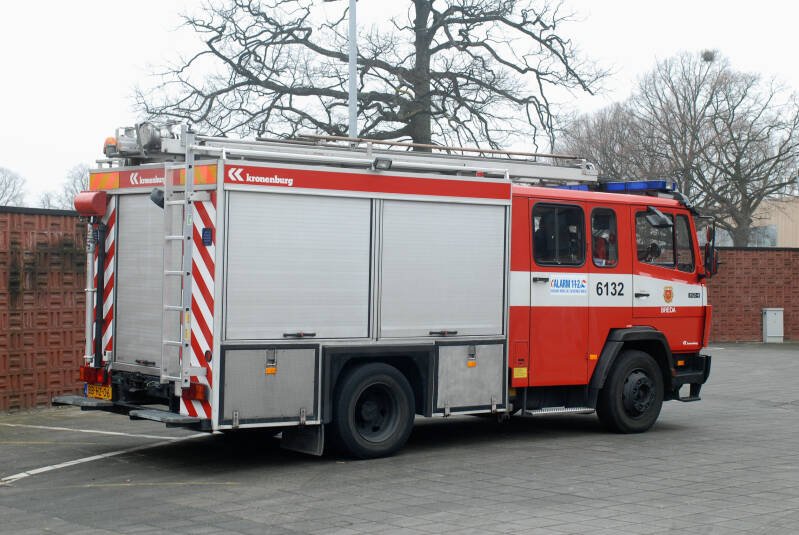 Kenteken: BB-HZ-06 Roepnummer: 632 > 6132 Type voertuig: TS7 LD3000 HD240 T1500 Merk &amp; Type: Mercedes Benz 1124F36[Ecol] Opbouw: Kronenburg Bouwjaar: 1994 In dienst: 1994 Uit dienst: 2009.  Geëxporteerd naar: Kroatië 