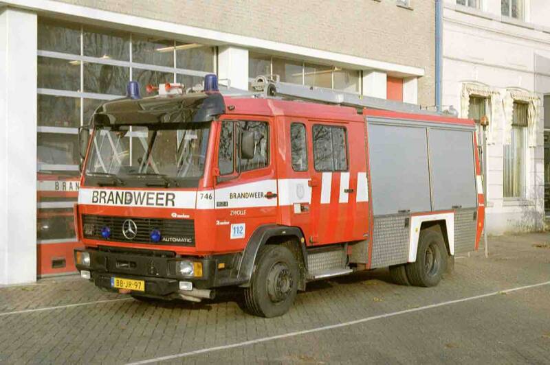 Kenteken: BB-JR-97 Roepnummer: 746 > 04-1633 Type voertuig: TS9 LD3000 HD250 T2000 Merk &amp; Type: Mercedes Benz 1124F36[Ecol] Opbouw: Rosenbauer Bouwjaar: 1994 In dienst: 2000 Uit dienst: 2012. Geëxporteerd naar: Argentië (Del Campillo)