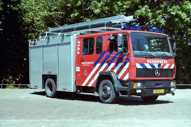 Kenteken: BB-NV-61 Roepnummer: 845 > 3144 Type voertuig: TS8 LD3000 HD240 T2000 Merk &amp; Type: Mercedes Benz 1124F36[Ecol] Opbouw: Kronenburg Bouwjaar: 1994 In dienst: 1994 Uit dienst: 2013 