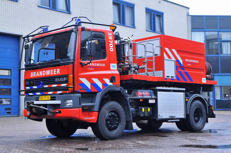 Kenteken: BB-PZ-58 Roepnummer: 39-700 Type voertuig: HA Merk &amp; Type: DAF FAV65.210NC400 Opbouw: LeeBur Bouwjaar: 1994 In dienst: 1994 Uit dienst: 2009 Opmerkingen: Later voorzien van voorbouwlier en takkenscherm. Naar brandweer Doorwerth (07-3481)