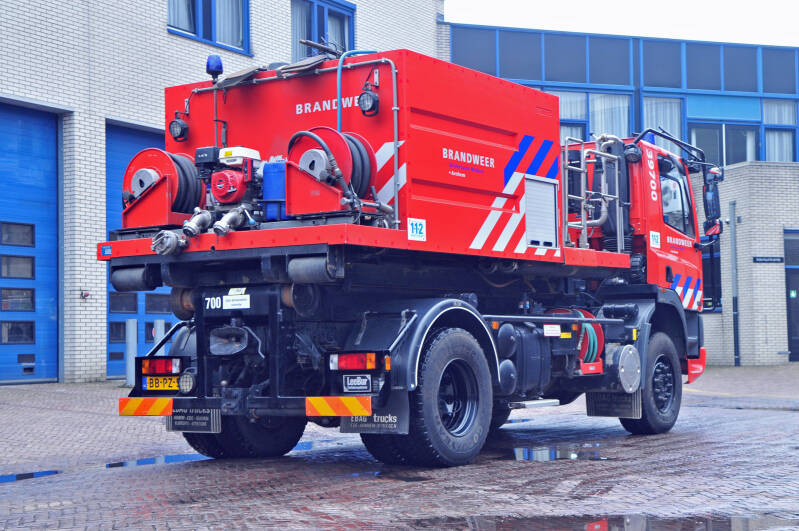 Kenteken: BB-PZ-58 Roepnummer: 39-700  Type voertuig: HA Merk &amp; Type: DAF FAV65.210NC400 Opbouw: LeeBur Bouwjaar: 1994 In dienst: 1994 Uit dienst: 2009 Opmerkingen: Later voorzien van voorbouwlier en takkenscherm. Naar brandweer Doorwerth (07-3481)